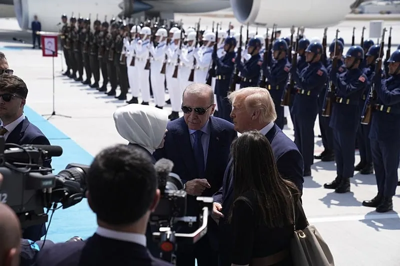 abd-baskani-donald-trump-ankarada-baskan-erdogandan-karsilama-1783423481439.jpeg ABD Başkanı Donald Trump Ankara'da! Başkan Erdoğan'dan karşılama - 2