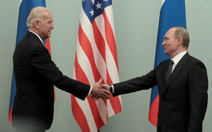 ABD Başkanı Joe Biden'ın uçağa binerken 3 kez düşmesi gündem oldu - 5