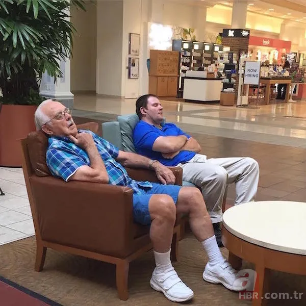 Alışverişin bitmesini bekleyen yalnız ve sabır dolu AVM adamları 1