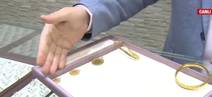 Tezgahtaki altınlardan hangi taraftakiler sahte? Sağ mı sol mu? | Sahte bilezik nasıl anlaşılır? Canlı yayında anlattı