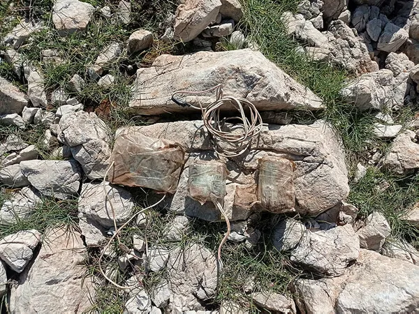 Tunceli'de teröristlerin tuzakladığı patlayıcı imha edildi - 2