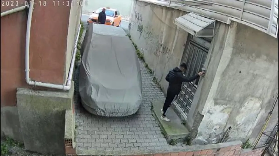 “Çift kapı” taktiğiyle kabus oldu! Sürekli taksiye biniyor ama hiç ücret ödemiyor