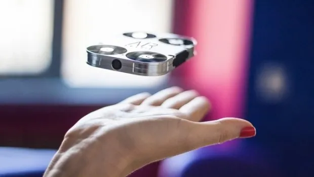 Telefonunuzun kılıfında minik bir drone olacak!
