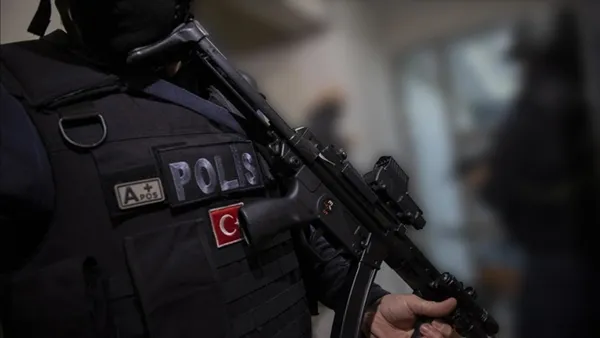 1703530891752.jpg Muğla’da FETÖ operasyonu! Eski emniyet müdürü 3 telefonla yakalandı - 1