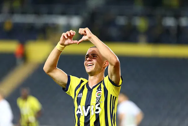 1606546157308.jpg Fenerbahçe'nin derbi taktiği belli oldu! Erol Bulut o isimle yıkmayı planlıyor - 1
