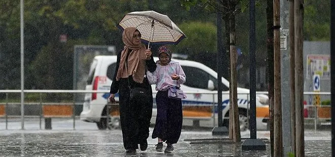 İstanbul güne sağanakla başladı! Yağışlar devam edecek mi? Meteoroloji peş peşe uyardı