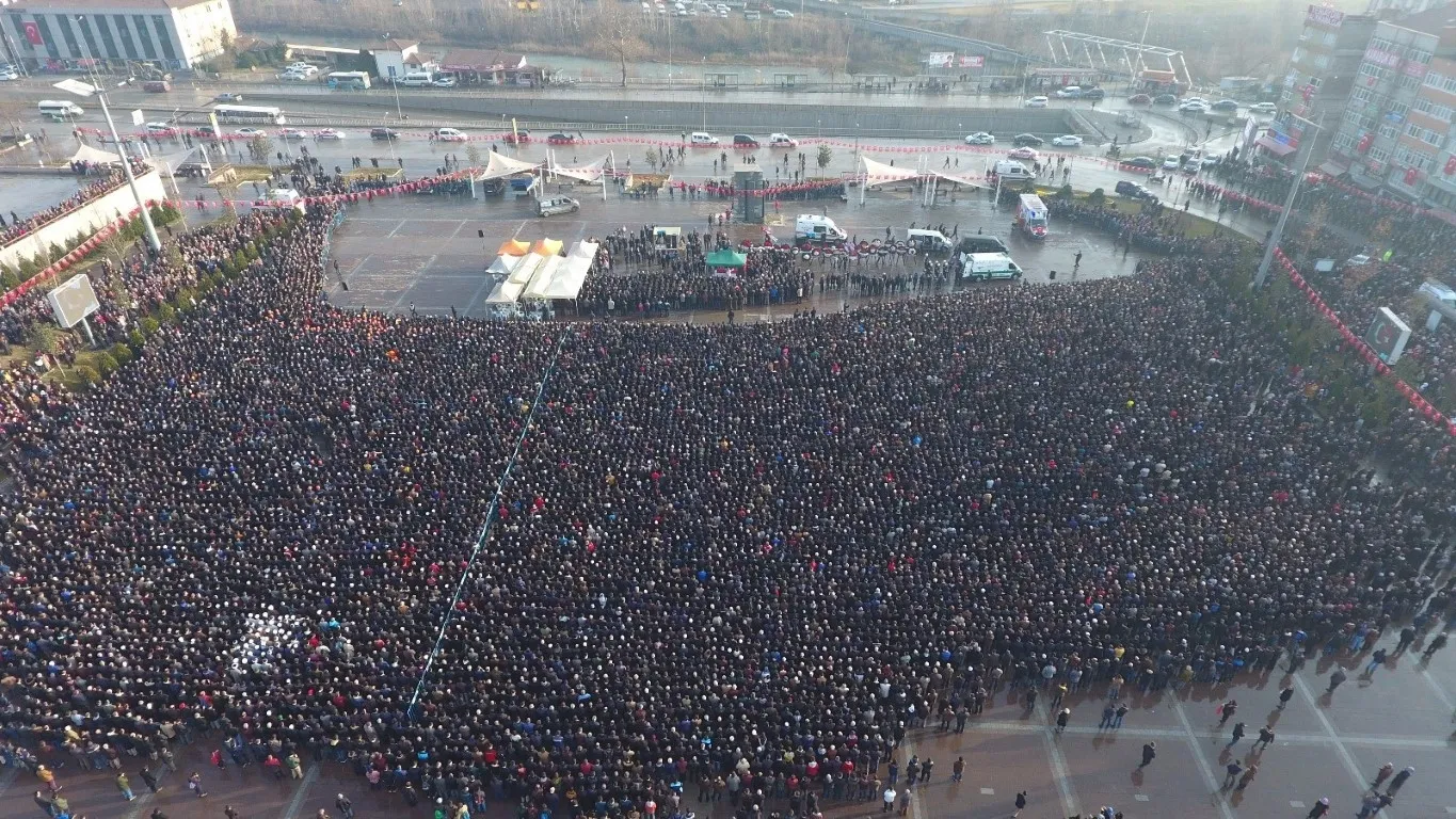 Karabük’te şehidi alana sığmayan on binler uğurladı