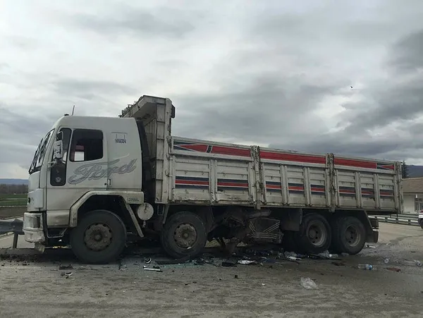 Son dakika: Amasya Merzifon'da feci kaza: Yolcu otobüsü ile kamyon çarpıştı - 1