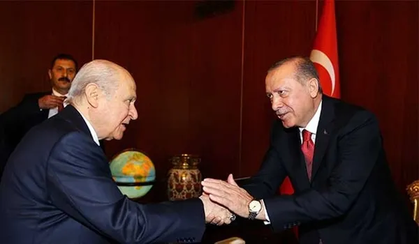 AK Parti Sözcüsü Ömer Çelik’ten Papa ziyaretindeki skandal haritaya sert tepki! Türkiye Cumhuriyeti hesabını soracaktır