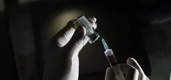 son-dakika-koronavirus-asisi-sonrasi-hayatini-kaybetti-abd-gida-ve-ilac-dairesi-duyurdu-1607446778936.jpg Son dakika: Koronavirüs aşısı sonrası hayatını kaybetti! ABD Gıda ve İlaç Dairesi duyurdu! - 2