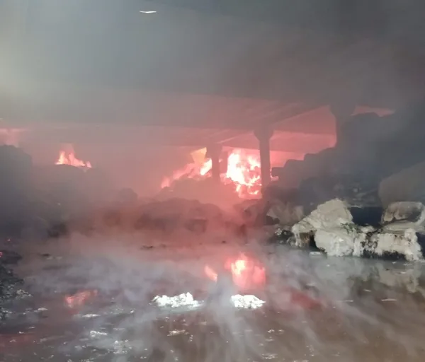 deprem-bolgesinde-korkutan-yangin-1678797499351.jpg Deprem bölgesinde korkutan yangın! - 1