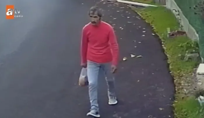 huriye-helvaci-olayinda-o-isim-suphe-cekiyor-muge-anlida-ortaya-cikti-olaydan-sonra-imajini-degistirmis-1763028035738.jpg Kaynak: ATV