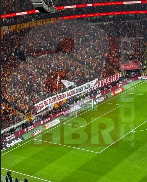 Galatasaray taraftarından Filistin ve Sergen Yalçın pankartı