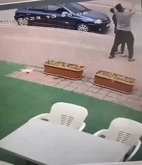 1681388049188.jpg Antalya’da teldeki kuşu kurtarmak isterken ölümden döndüler: Her şey bir anda oldu - 2