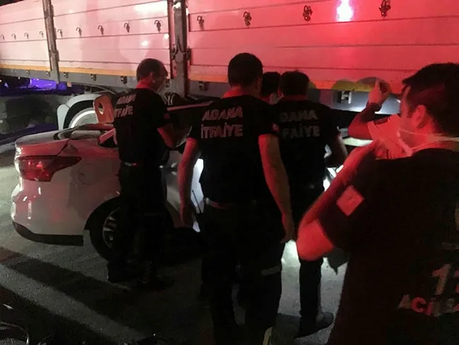 Adana’da genç çift yeni aldıkları arabayla gezerken kaza yapıp can verdi - 1