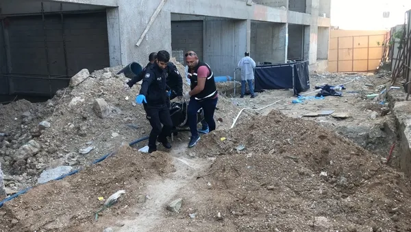elazigda-19-yasindaki-genc-kizin-supheli-olumu-cesedi-insaatin-onunde-bulundu-1652869985070.jpg Elazığ’da 19 yaşındaki genç kızın şüpheli ölümü! Cesedi inşaatın önünde bulundu - 3