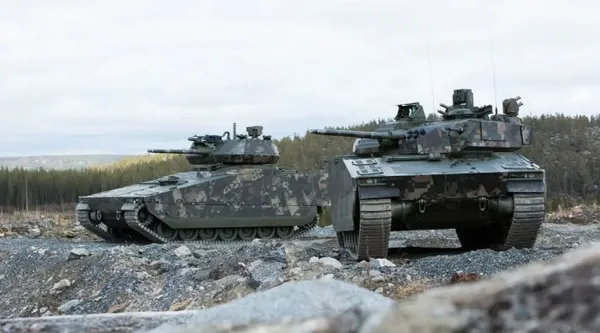 ukrayna-devlet-baskani-volodimir-zelenskiy-cv90-zirhli-muharebe-araclarini-isvecle-uretecegiz-1692461237889.jpg Ukrayna Devlet Başkanı Volodimir Zelenskiy: CV90 zırhlı muharebe araçlarını İsveç'le üreteceğiz - 5