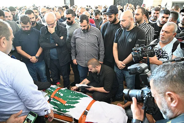 reuterstan-israile-cagri-oldurulen-kameraman-issam-abdullahin-sorusturmasi-seffaf-yurutulsun-1697549331441.jpg Reuters'tan İsrail'e çağrı: Öldürülen kameraman İssam Abdullah'ın soruşturması şeffaf yürütülsün - 5