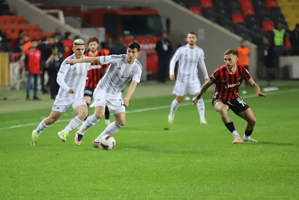 canli-gaziantep-fk-besiktas-canli-anlatim-gaziantep-fk-besiktas-macinda-ilk-duduk-sesi-1710183439832.jpg Beşiktaş'a Gaziantep'te soğuk duş! Kara Kartal mağlup oldu... - 2