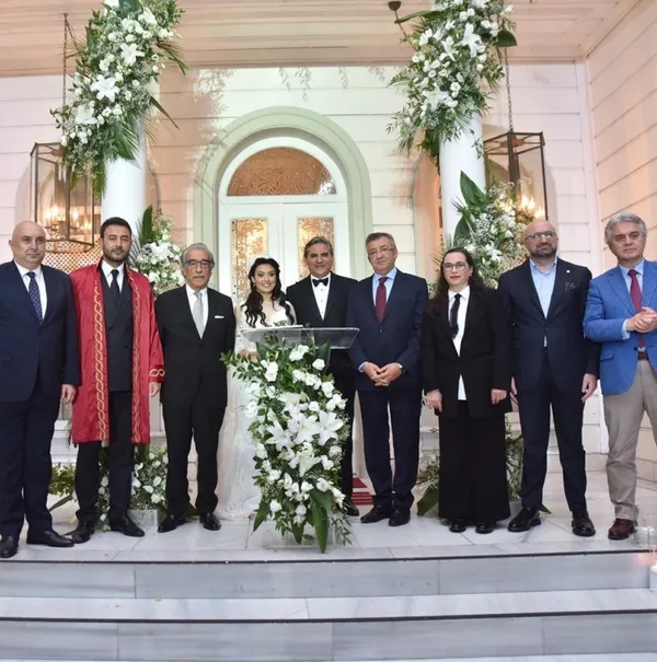 skandallarin-adami-aykut-erdogdu-rezalete-tepkiler-cig-gibi-secmene-saygilari-varsa-istifalari-istenmeli-1656393341013.jpg Skandalların adamı Aykut Erdoğdu! Rezalete tepkiler çığ gibi: Seçmene saygıları varsa istifaları istenmeli - 3