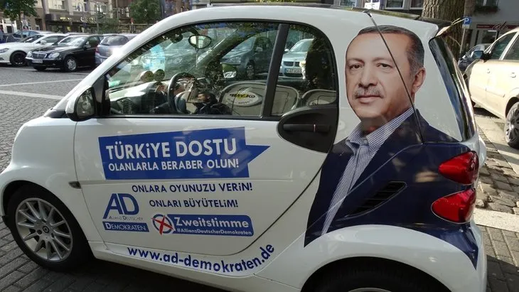 Almanya’da Cumhurbaşkanı Erdoğan fotoğrafıyla seçim turu