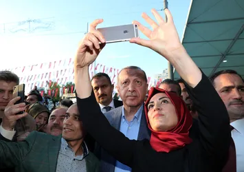 Başkan Erdoğan İstiklal Caddesi'nde yürüdü