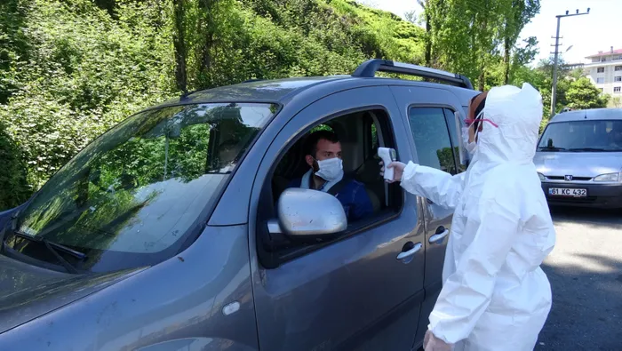 Karadeniz’e 'çay göçü' için 10 gün izole şartı! Bölgeye 100 binin üzerinde kişi bekleniyor - 1