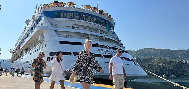 Astoria Grande kruvaziyeri Amasra’ya geldi