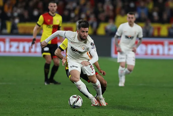 galatasarayli-omer-bayram-hollanda-basinina-konustu-hedefim-kariyerimi-galatasarayda-sonlandirmak-1650472631492.jpg Galatasaraylı Ömer Bayram Hollanda basınına konuştu: Hedefim kariyerimi Galatasaray'da sonlandırmak - 1
