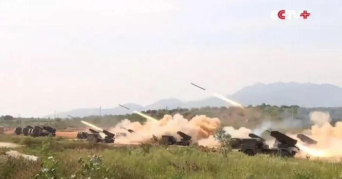 Çin'den 3. Dünya Savaşı çıkartacak hamle! ABD ve İngiltere bölgeye savaş gemilerini gönderdi - 1