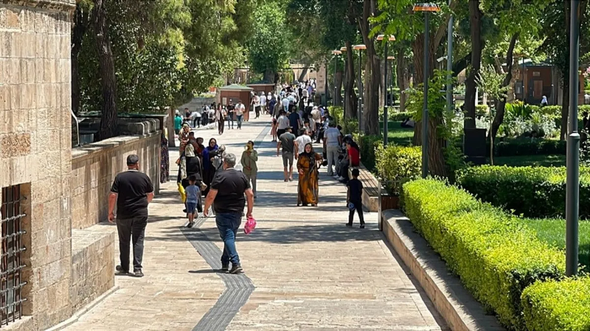 turkiyede-sicakliklar-yukseliyor-yagislar-nerede-etkili-1787046597737.jpg Akdeniz’de 30-31 dereceye ulaşan deniz suyu sıcaklığı ve yükselen nem, Antalya, Mersin ve Hatay’da bunaltıcı havayı güçlendiriyor.