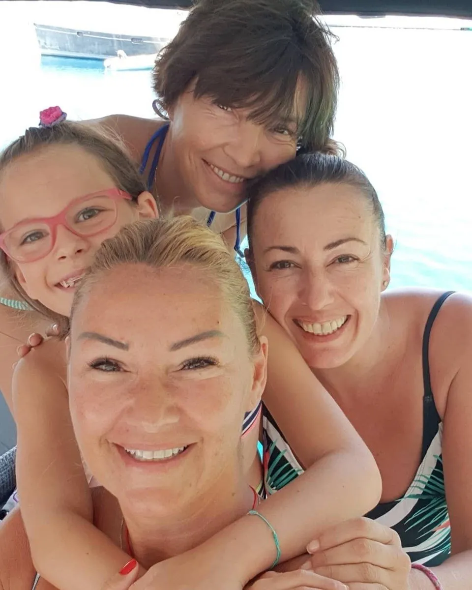 Hadise Makyajsiz Fotografiyla Olay Yaratti Sosyal Medya Bunu Konusuyor Unlulerin Makyajsiz Halleri
