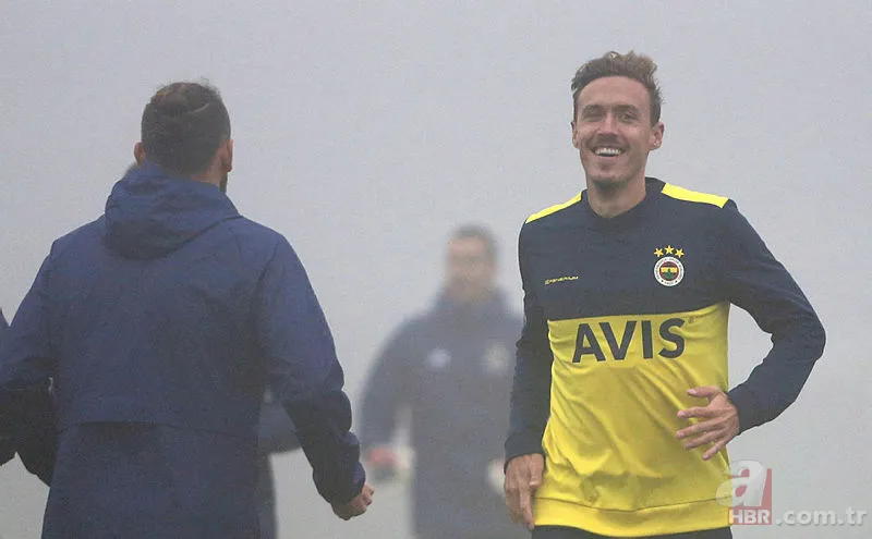 Serenay Sarıkaya yeni arabasıyla dudak uçuklattı 18