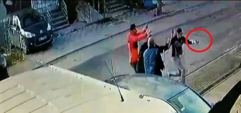 Kocaeli’de silah çeken şahsı levyeyle kovaladılar! O anlar kamerada