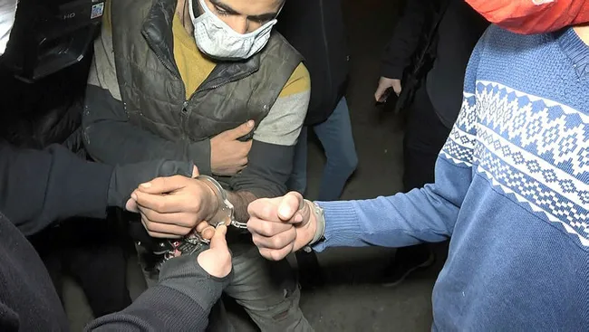 Bursa’da arkadaşlarının şaka için kelepçe taktığı kardeşleri polis kurtardı - 5