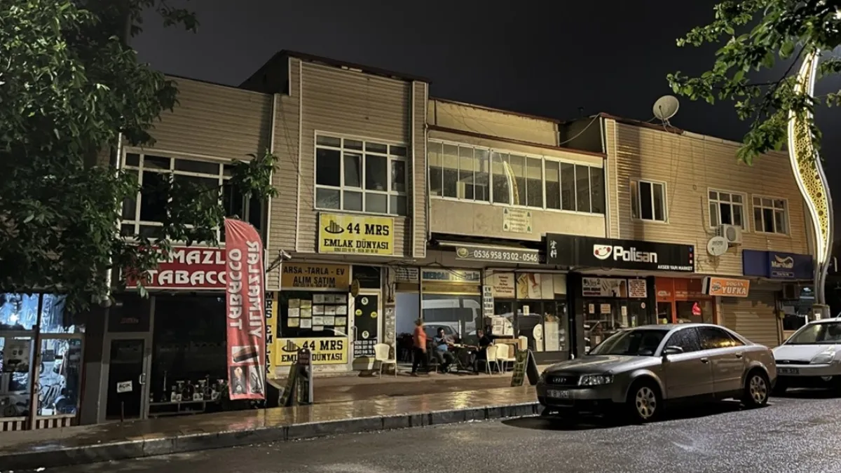 Kocaeli'nde iş yerinde kilitli kalan adam camdan atladı