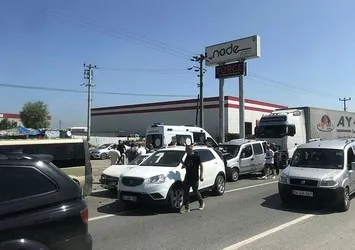 Sakarya D-100'de zincirleme kaza! Trafik kilitlendi