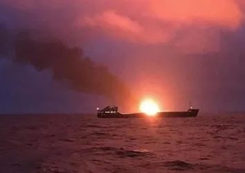 Yemen'deki Husiler'den yanan MV Sonion petrol gemisinin çekilmesine izin!