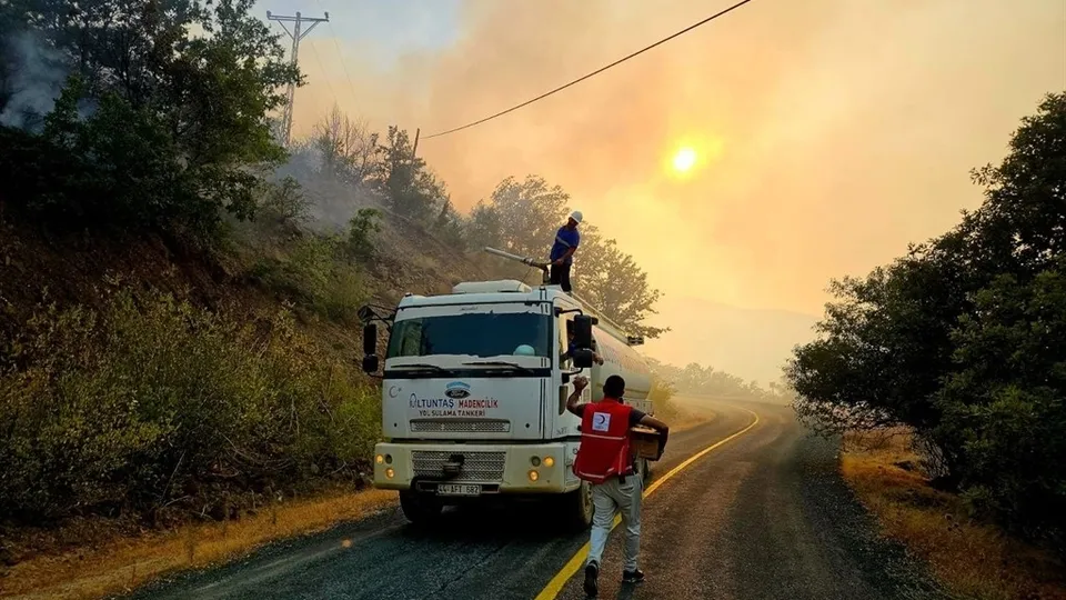 Malatya’da alevlerle mücadele sürüyor