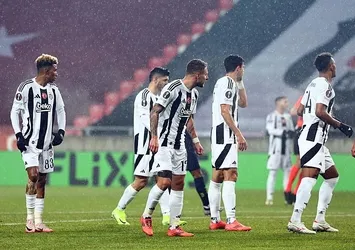 Taraftarı isyanda! Beşiktaş'a protesto şoku
