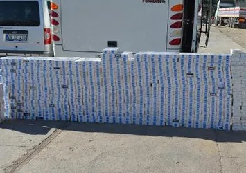 Midibüsten 18 bin paket kaçak sigara çıktı
