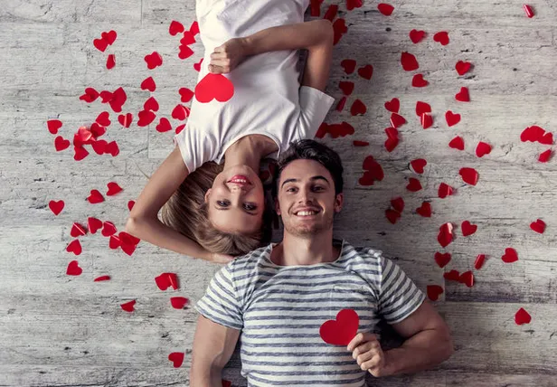 Sevgililer Günü hediyesi erkeğe-kadına ne alınır? Ucuz, pahalı, romantik ve anlamlı 14 Şubat Sevgililer Günü hediye önerileri...