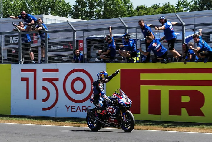 son-dunya-sampiyonu-toprak-razgatlioglu-ingilterede-tarihe-gecti-1658082492421.jpg Son dünya şampiyonu Toprak Razgatlıoğlu tarihe geçti - 3