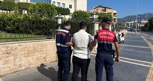 Firari hükümlü kadın erkek kılığında yakalandı