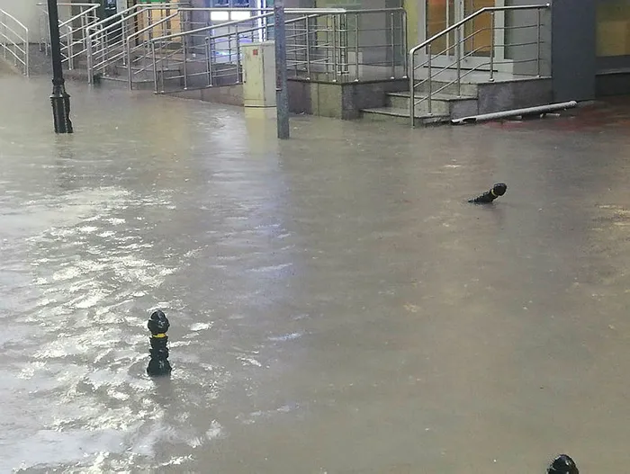 Samsun Bafra'da sağanak! Su basan iki okulda eğitime ara verildi - 4