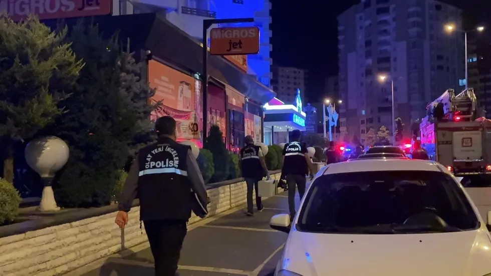kayseride-feci-olay-tartistigi-kadini-5-kattan-asagiya-atti-1786947665535.jpeg Kayseri'de feci olay! Tartıştığı kadını 5. kattan aşağıya attı - 2