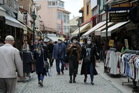 Eskişehir’de sokaklar doldu, sosyal mesafeye uyulmadı - 2