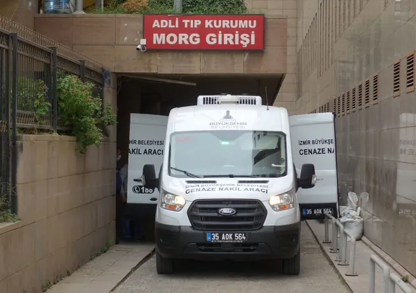 izmirde-kadin-cinayeti-bosanacagi-adliyeye-cenazesi-geldi-bihterin-katili-hakkinda-yeni-gelisme-1635058223729.jpg İzmir'de kadın cinayeti | Boşanacağı adliyeye cenazesi geldi! Bihter’in katili hakkında yeni gelişme - 3