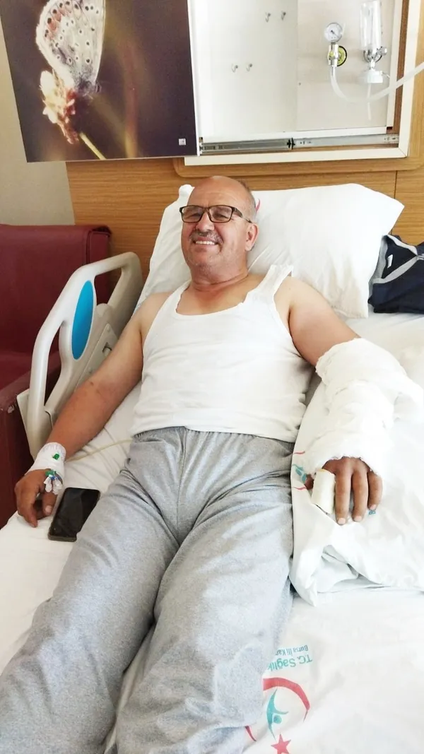 bursada-kendisini-isiran-yilanla-birlikte-hastaneye-kostu-olumle-yasam-arasinda-mucadele-1653562005143.jpg Bursa'da kendisini ısıran yılanla birlikte hastaneye koştu🐍 Ölümle yaşam arasında mücadele - 1