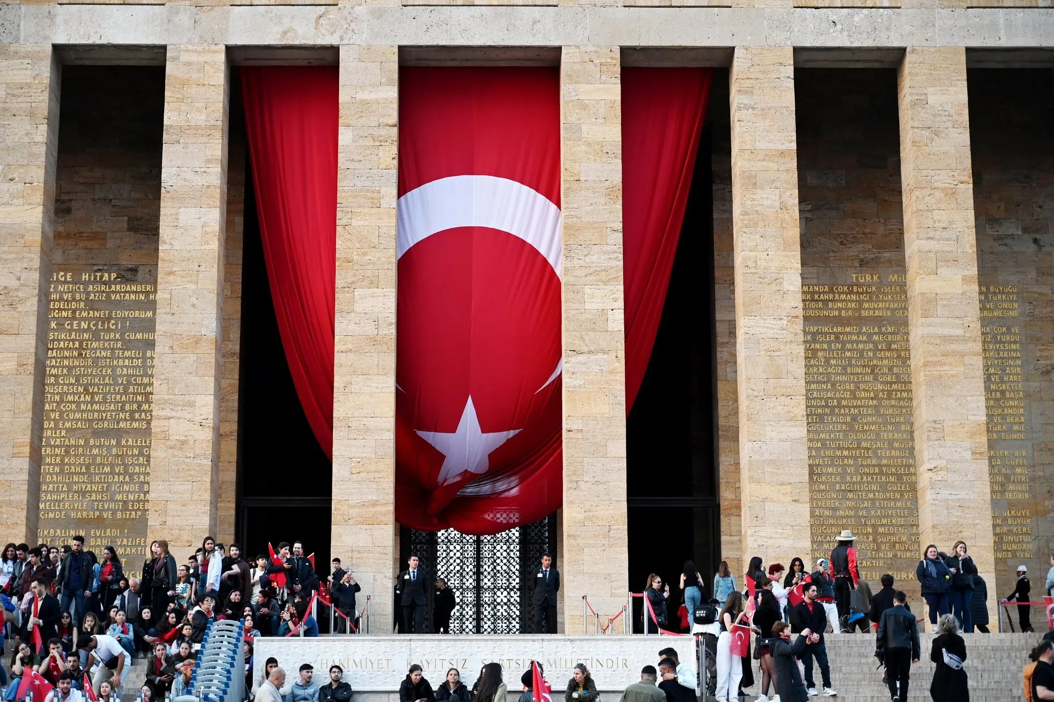 23 Nisan tatil mi, kamu kurumları kapalı mı? Resmi Gazete’de yayımlandı: O hatlar ücretsiz